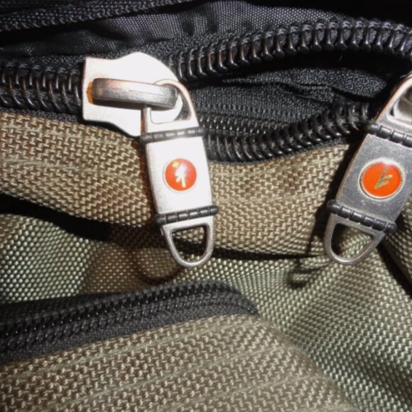 LARGE HI-TEC BACKPACK UNIVERSAL SUMMIT BACKPACK LD 4892 - Picture 6 of 16